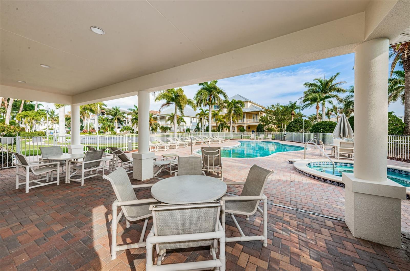 LA BAHIA CONDO - Residential