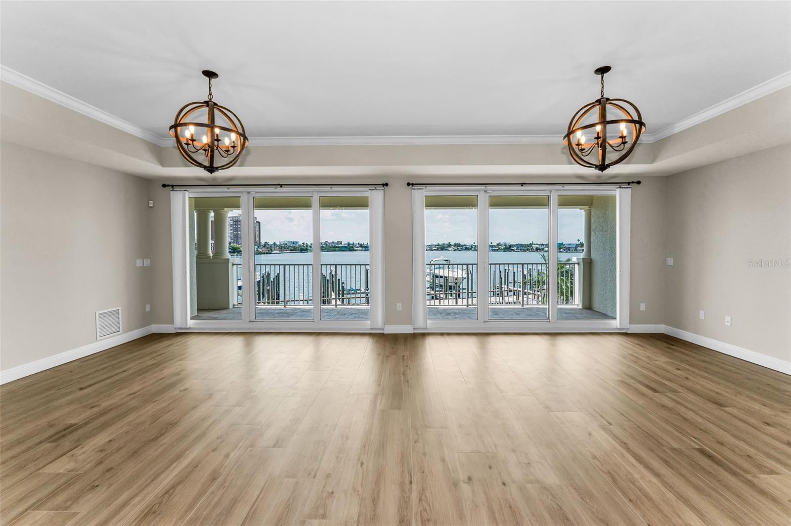 LA BAHIA CONDO - Residential