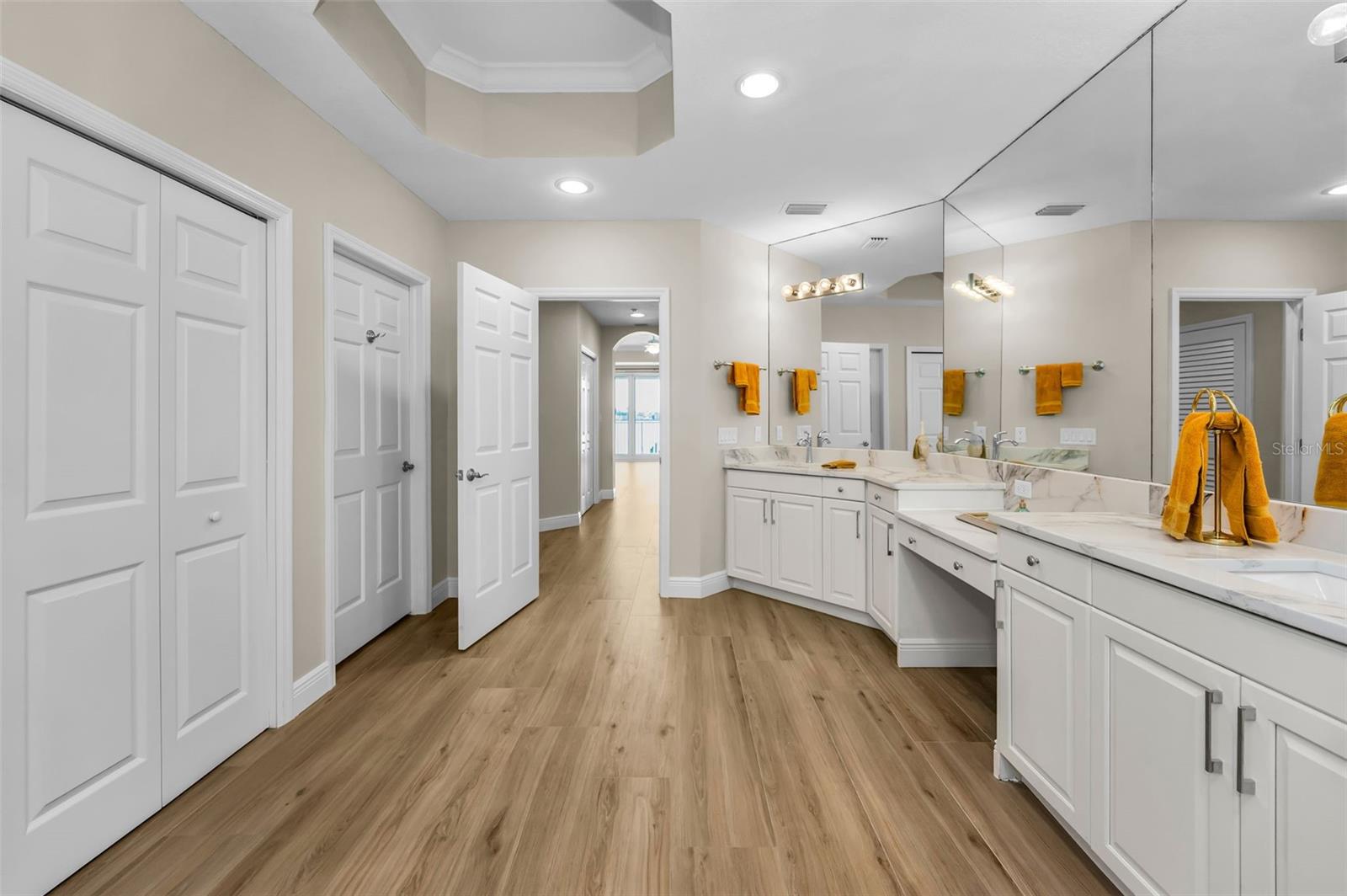 LA BAHIA CONDO - Residential