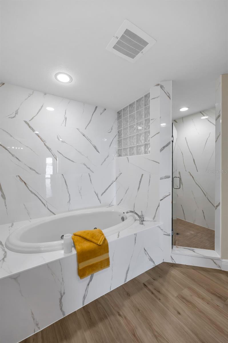 LA BAHIA CONDO - Residential