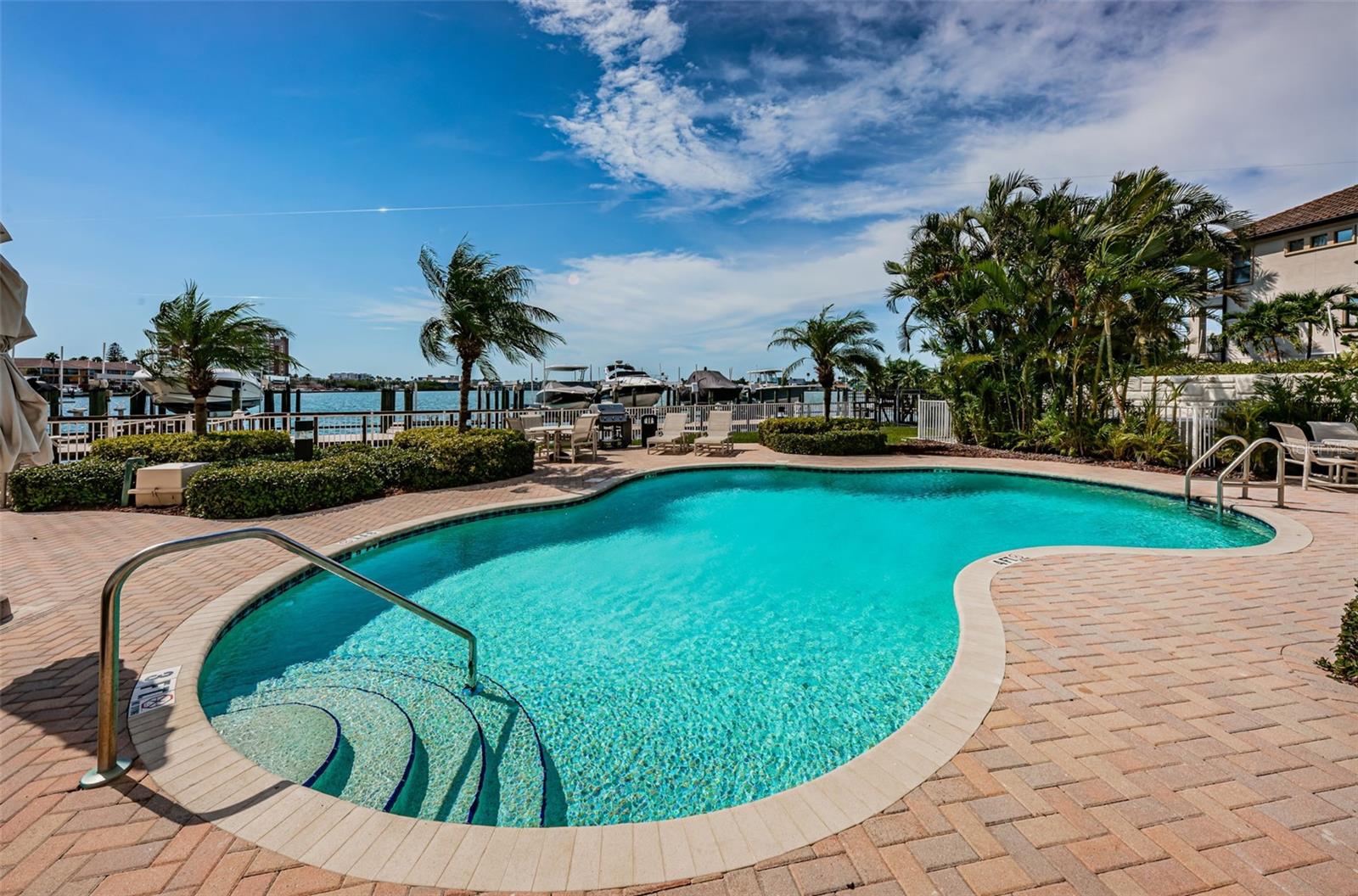 LA BAHIA CONDO - Residential