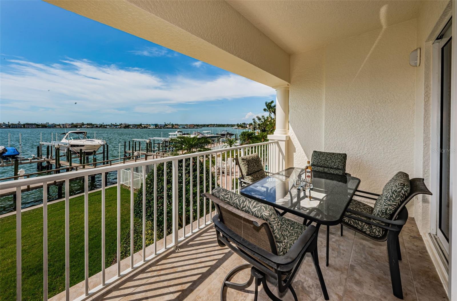 LA BAHIA CONDO - Residential