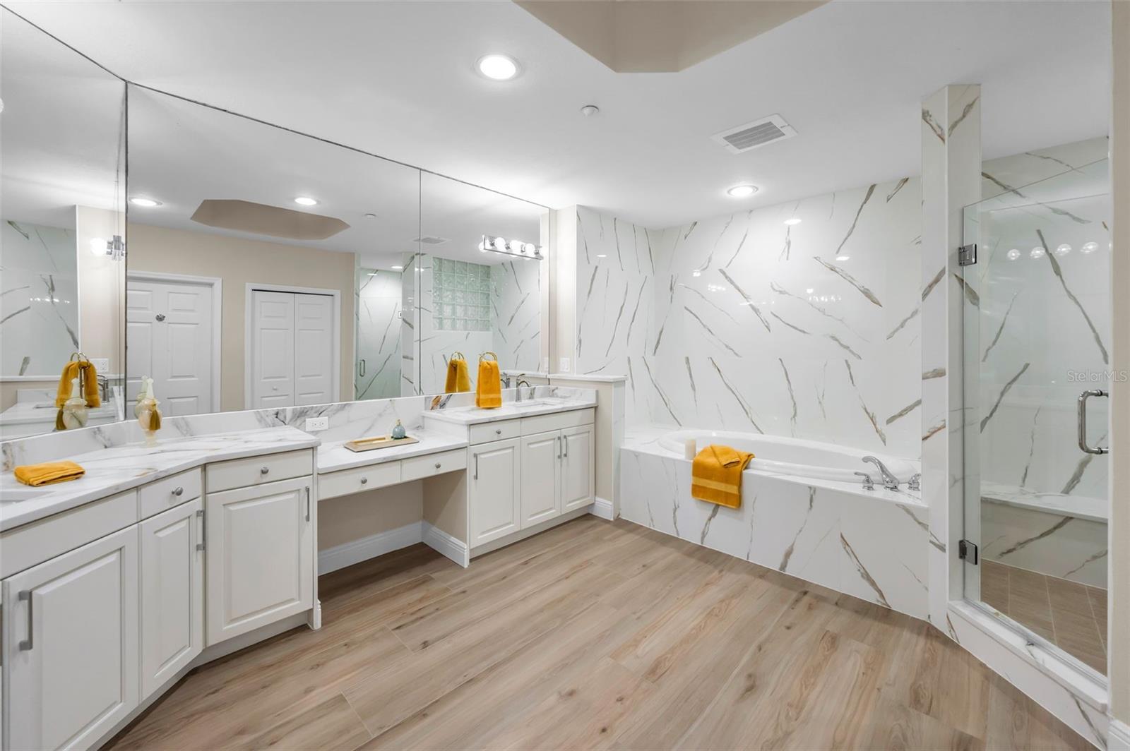 LA BAHIA CONDO - Residential