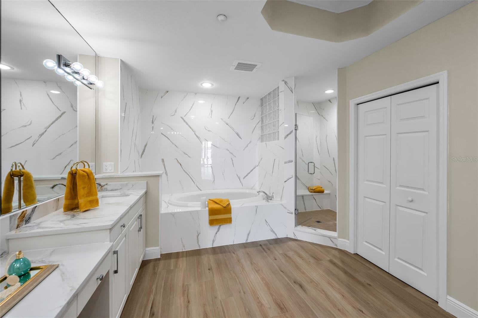 LA BAHIA CONDO - Residential
