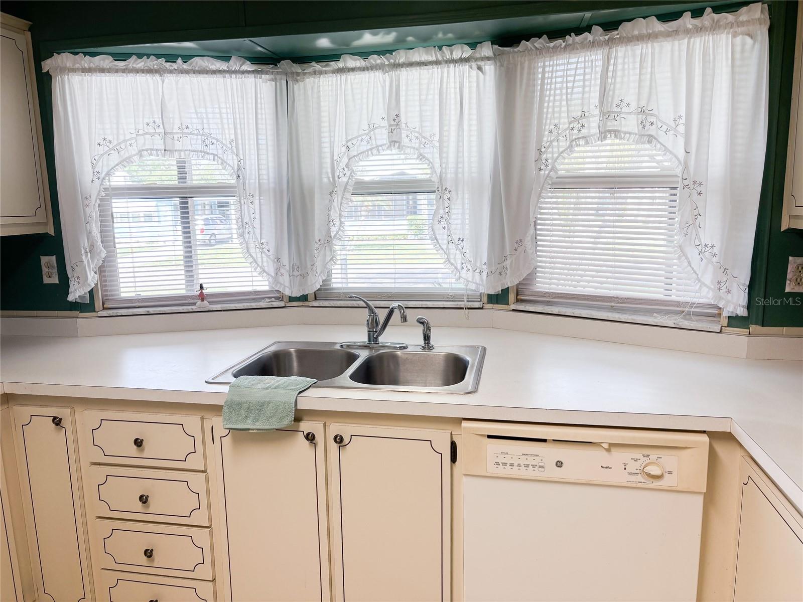 TAVARES FOX RUN MOBILE HOME - Residential