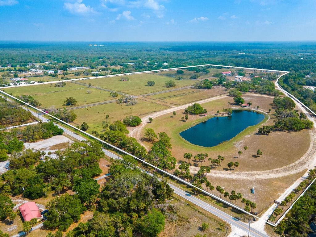 Photo of 600 N Jackson Road, Venice, FL 34292 (MLS # A4660187)