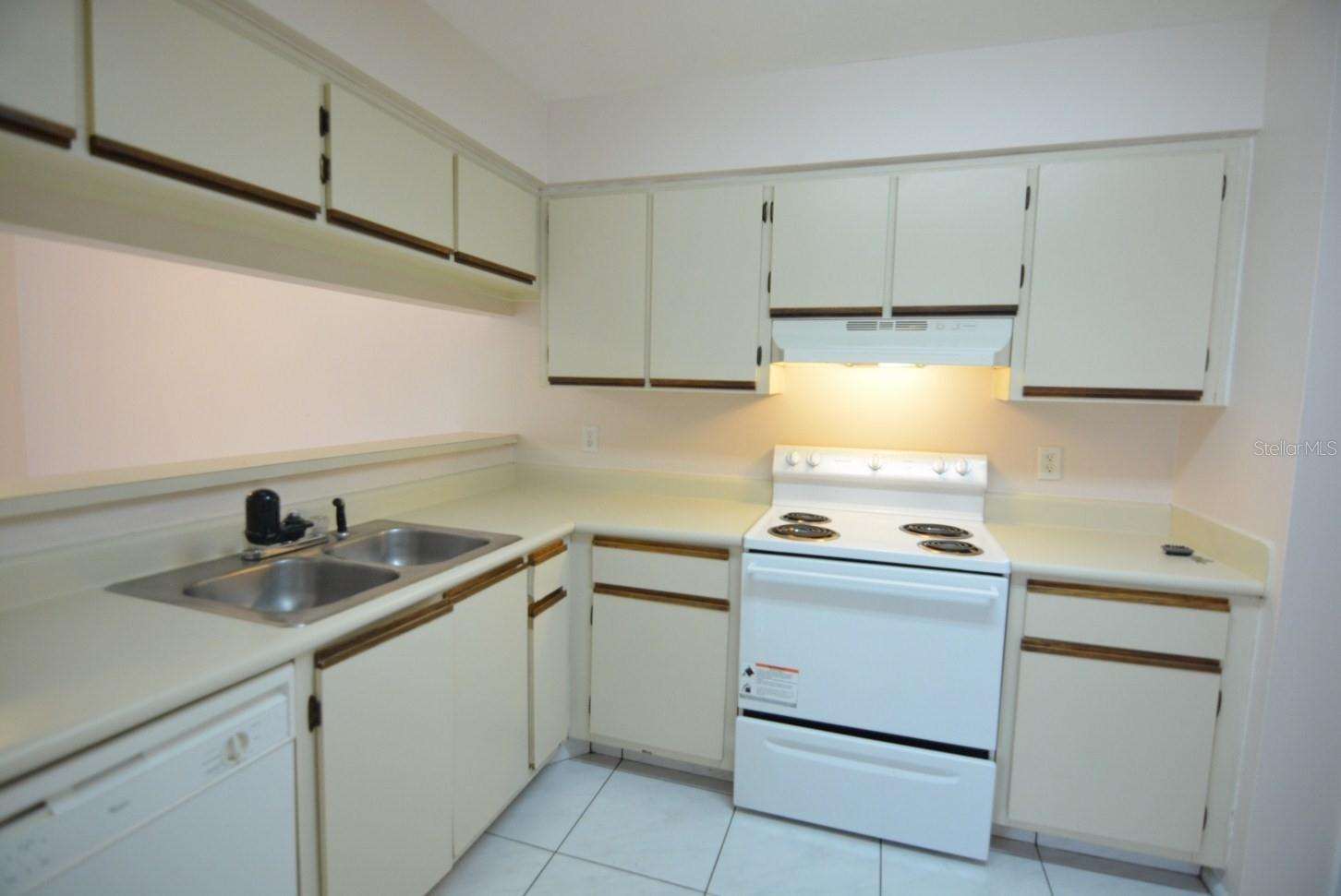 SUSSEX PLACE PH 01 - Residential Lease