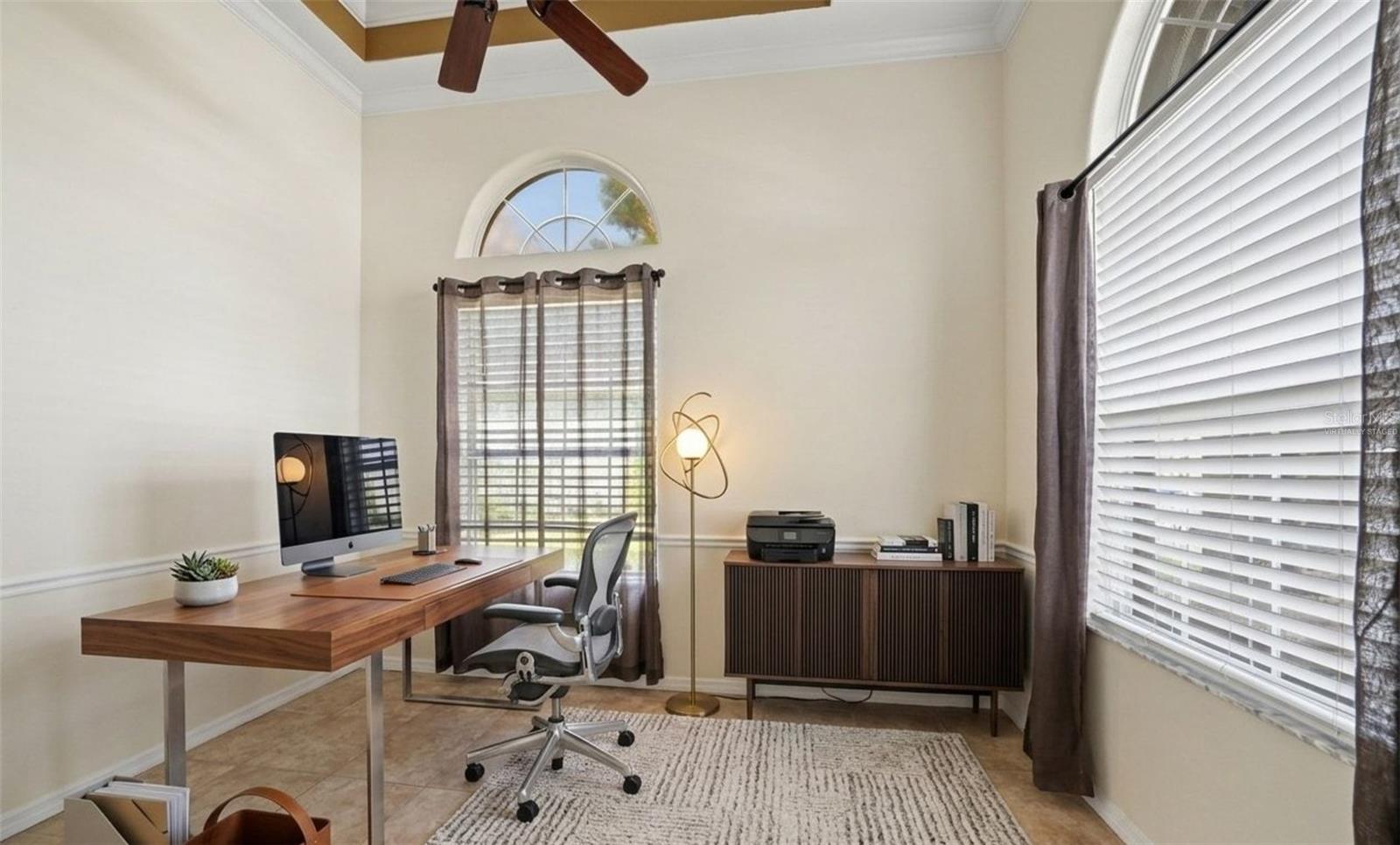 Virtually Staged. Situated on a quiet cul-de-sac in the gated communit – image 21