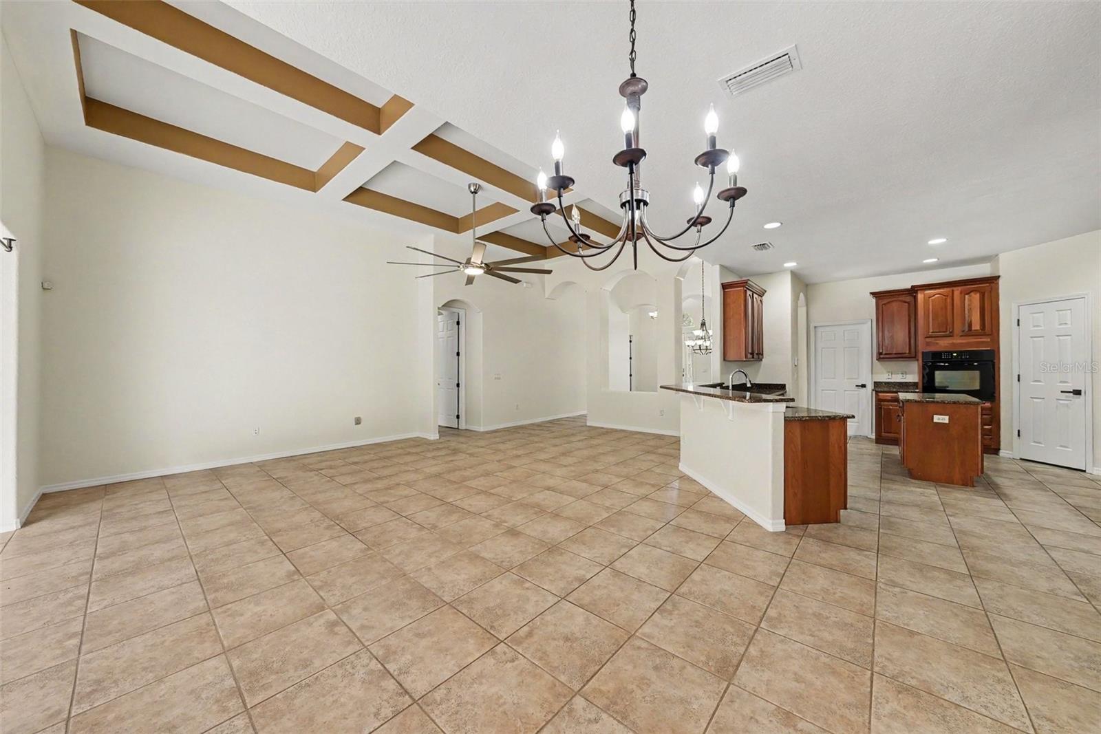 Virtually Staged. Situated on a quiet cul-de-sac in the gated communit – image 10