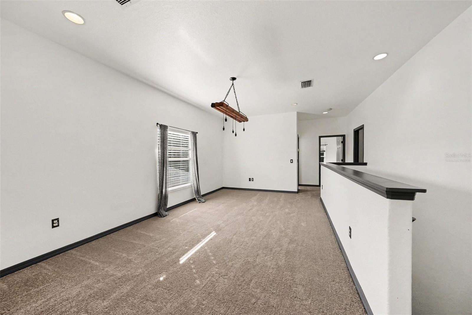 Virtually Staged. Situated on a quiet cul-de-sac in the gated communit – image 27