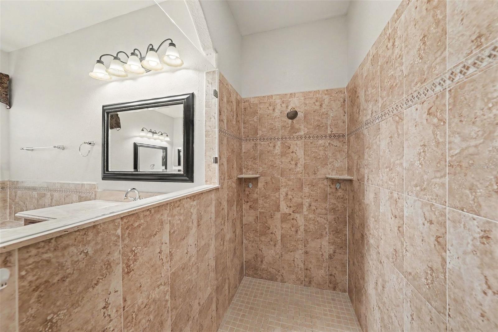 Virtually Staged. Situated on a quiet cul-de-sac in the gated communit – image 18