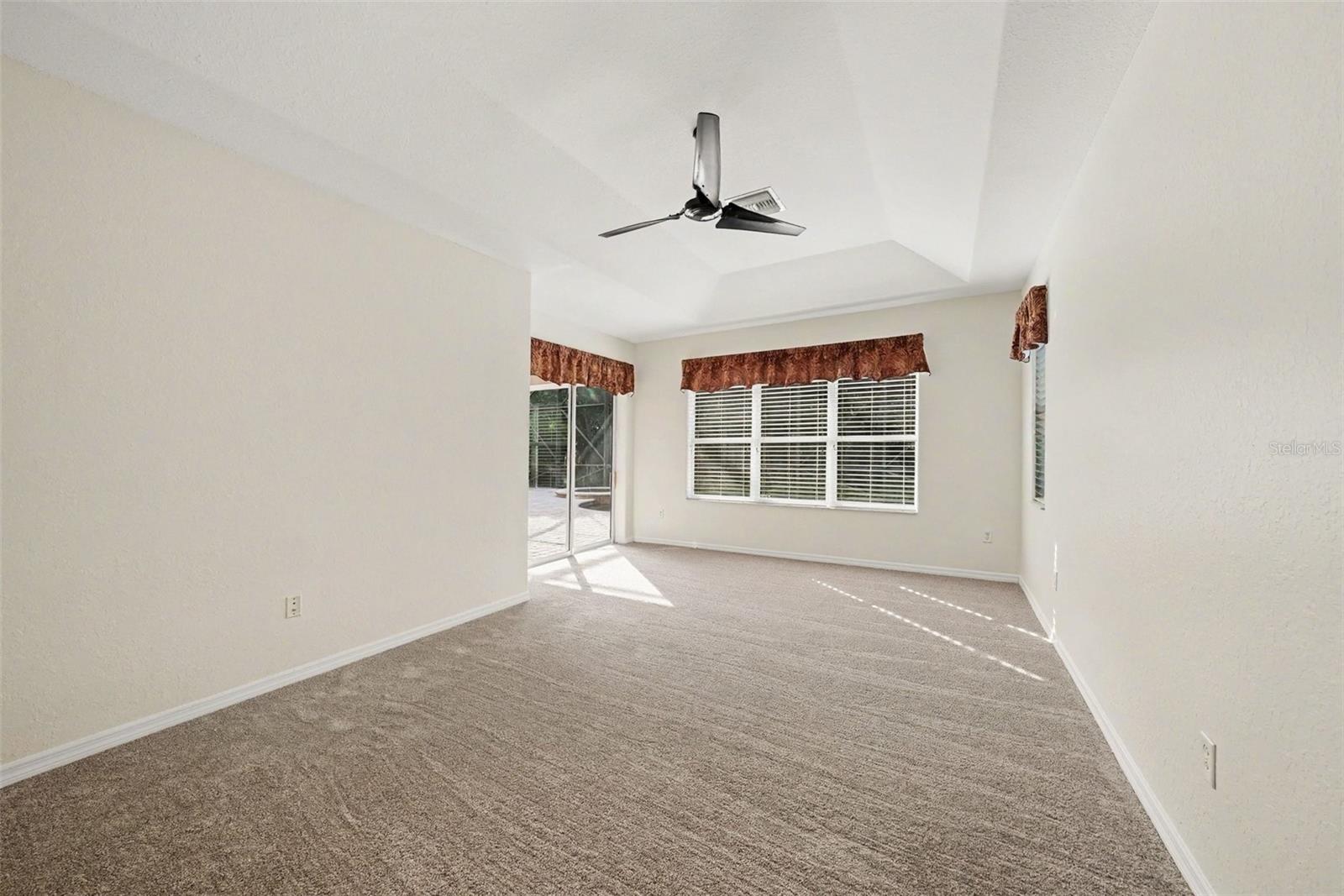 Virtually Staged. Situated on a quiet cul-de-sac in the gated communit – image 15