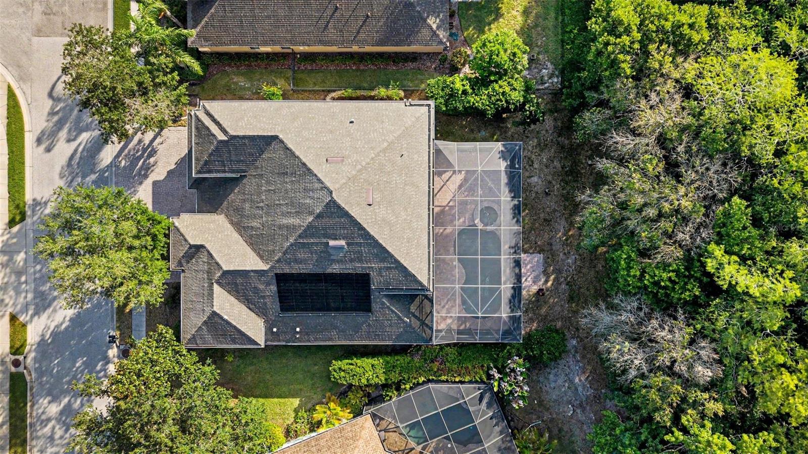 Virtually Staged. Situated on a quiet cul-de-sac in the gated communit – image 44