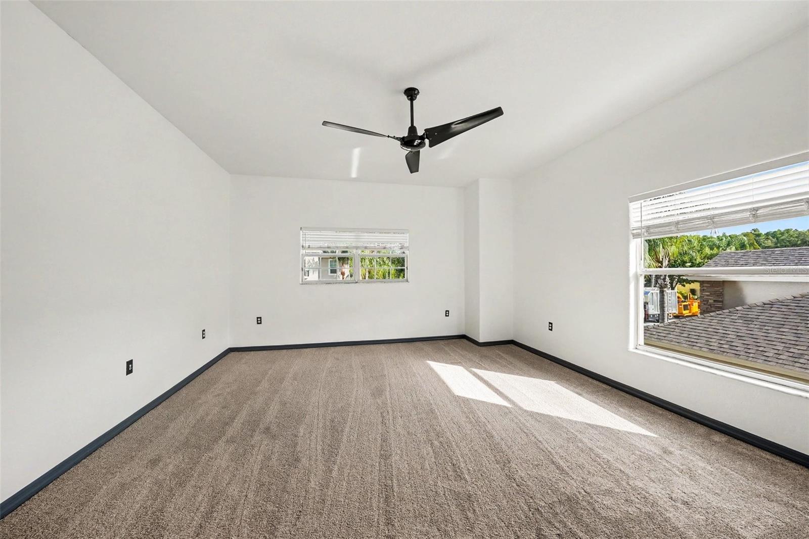 Virtually Staged. Situated on a quiet cul-de-sac in the gated communit – image 31