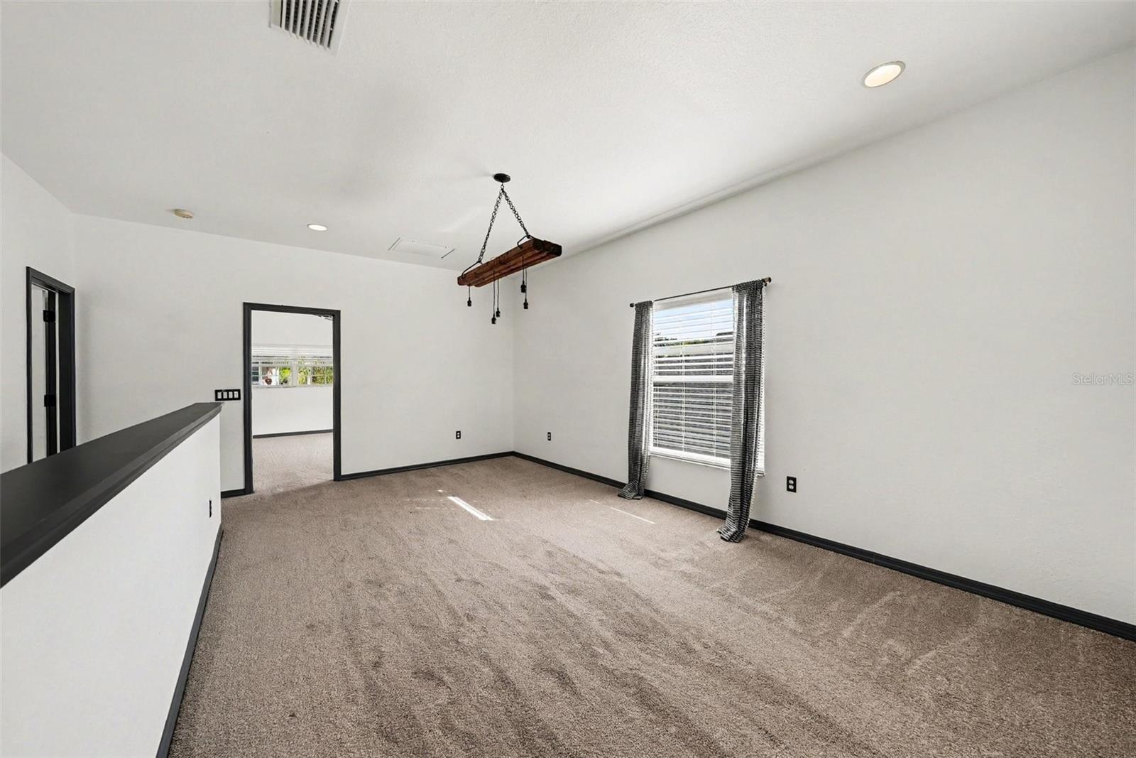 Virtually Staged. Situated on a quiet cul-de-sac in the gated communit – image 29