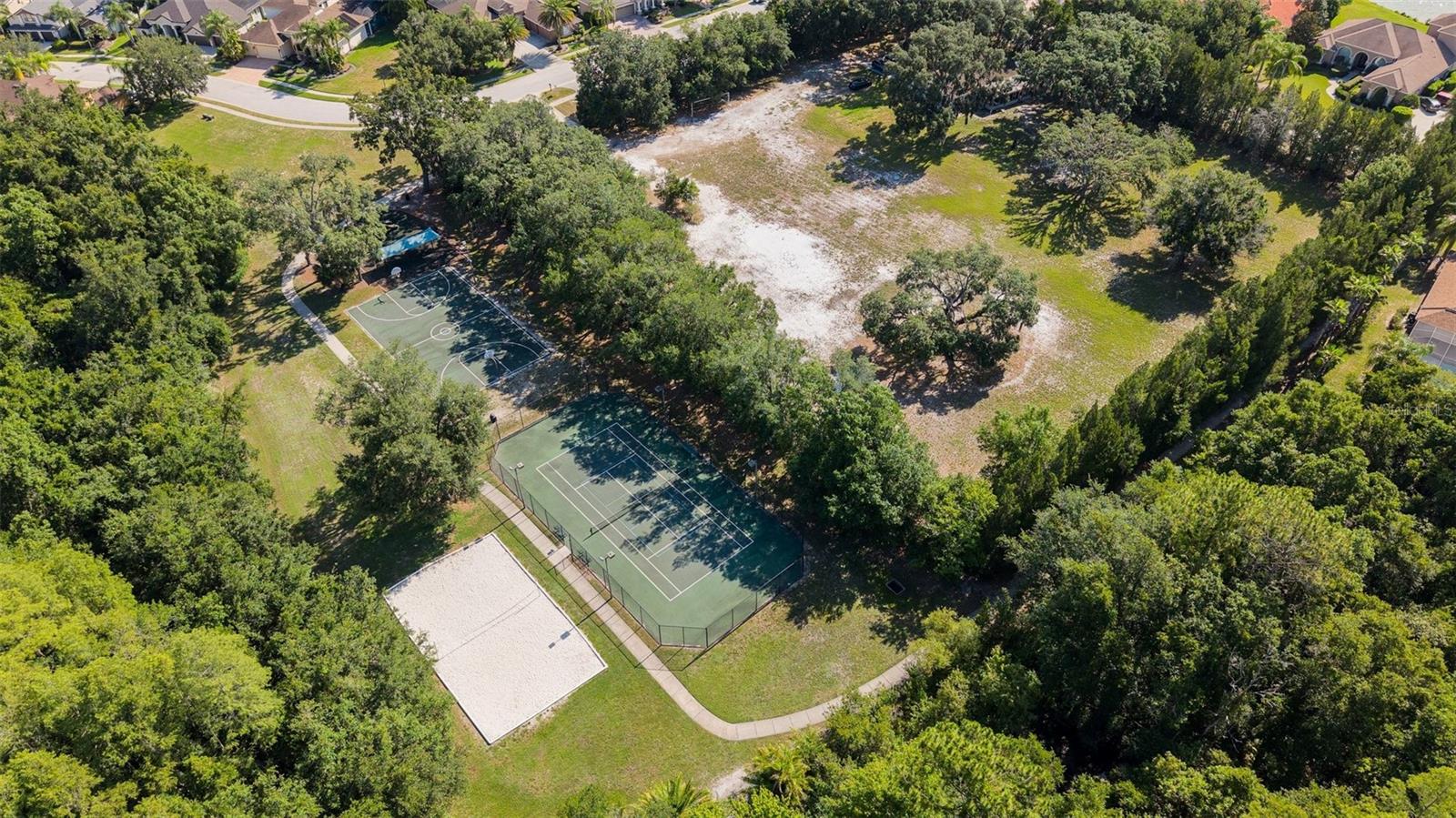 Virtually Staged. Situated on a quiet cul-de-sac in the gated communit – image 43