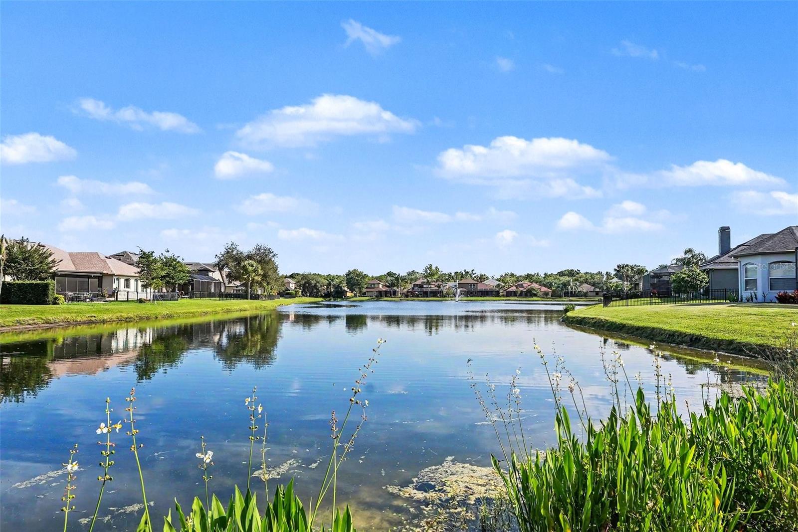 Virtually Staged. Situated on a quiet cul-de-sac in the gated communit – image 48