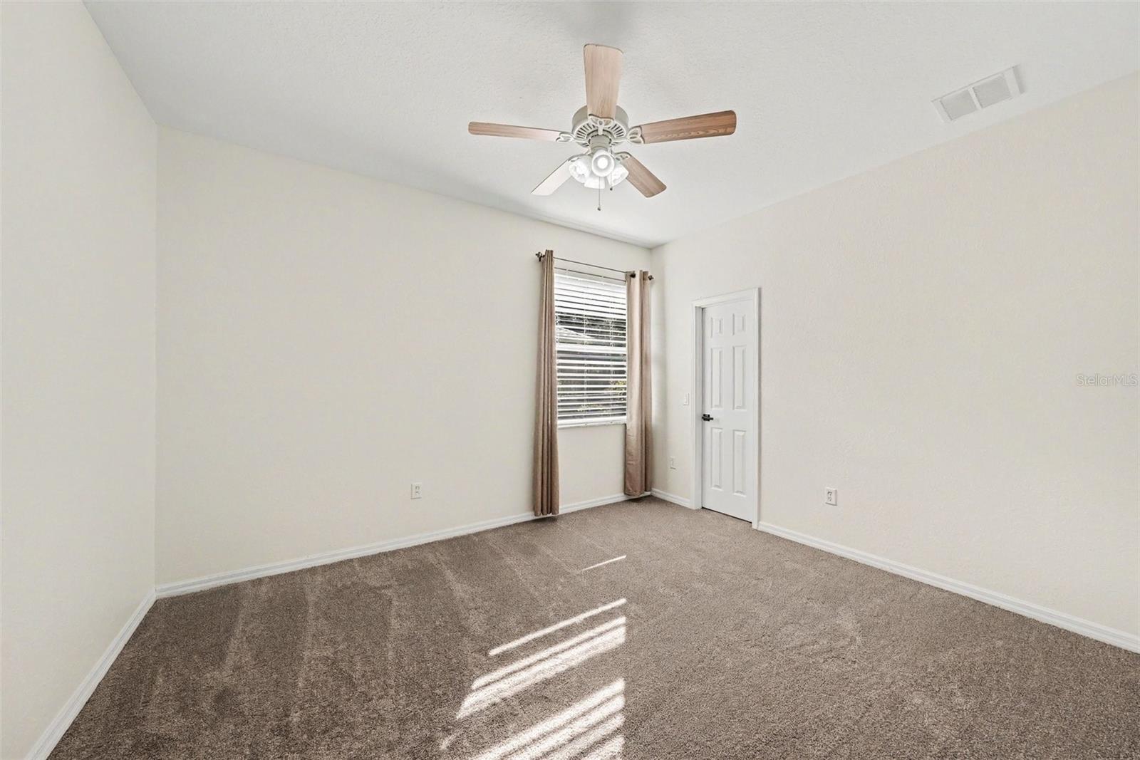 Virtually Staged. Situated on a quiet cul-de-sac in the gated communit – image 22