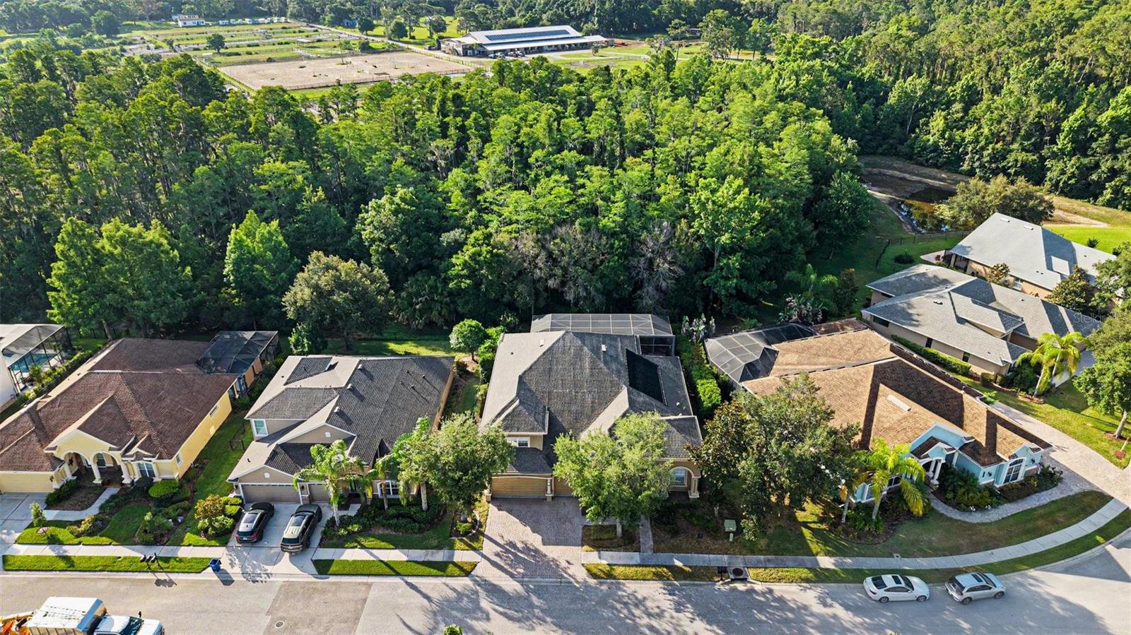 Virtually Staged. Situated on a quiet cul-de-sac in the gated communit – image 42