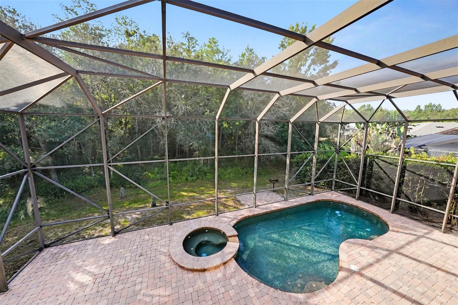 Virtually Staged. Situated on a quiet cul-de-sac in the gated communit – image 41