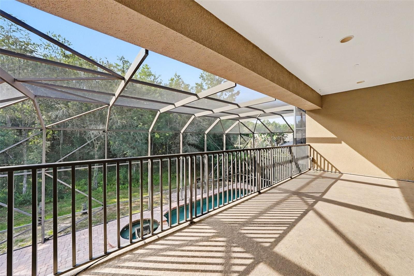 Virtually Staged. Situated on a quiet cul-de-sac in the gated communit – image 38