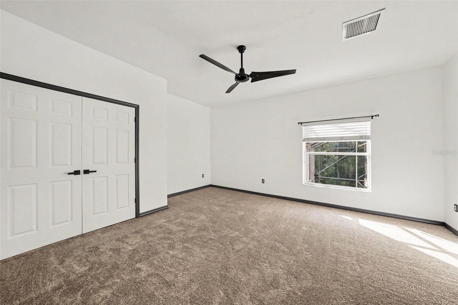Virtually Staged. Situated on a quiet cul-de-sac in the gated communit – image 35