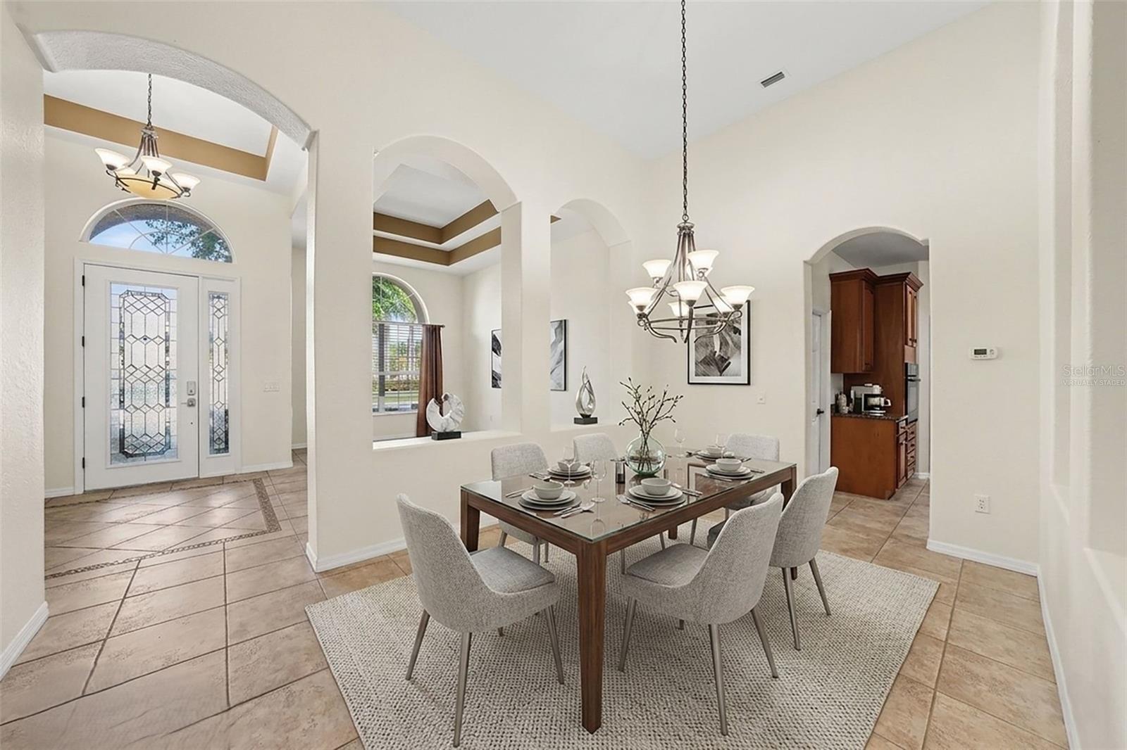 Virtually Staged. Situated on a quiet cul-de-sac in the gated communit – image 7