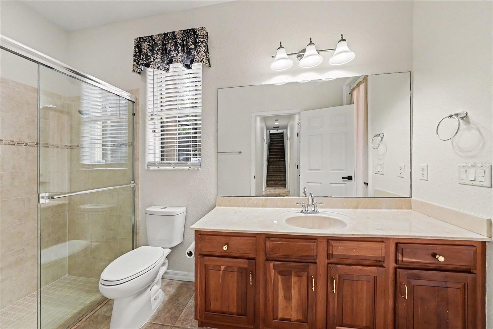 Virtually Staged. Situated on a quiet cul-de-sac in the gated communit – image 23
