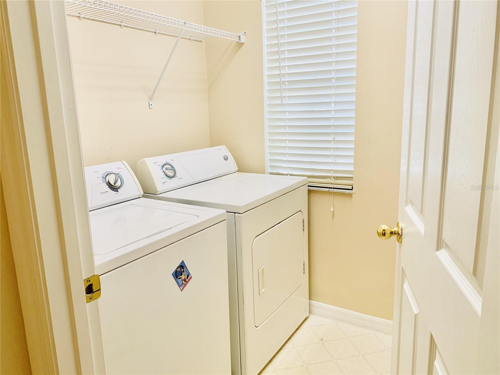 CRESTWYND BAY - Residential Lease