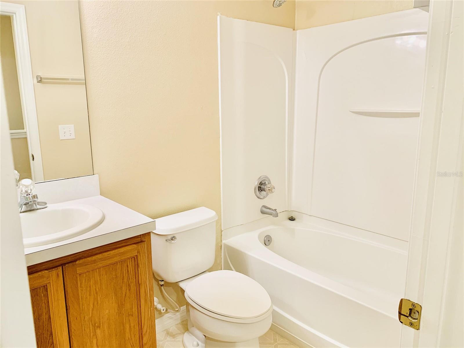 CRESTWYND BAY - Residential Lease