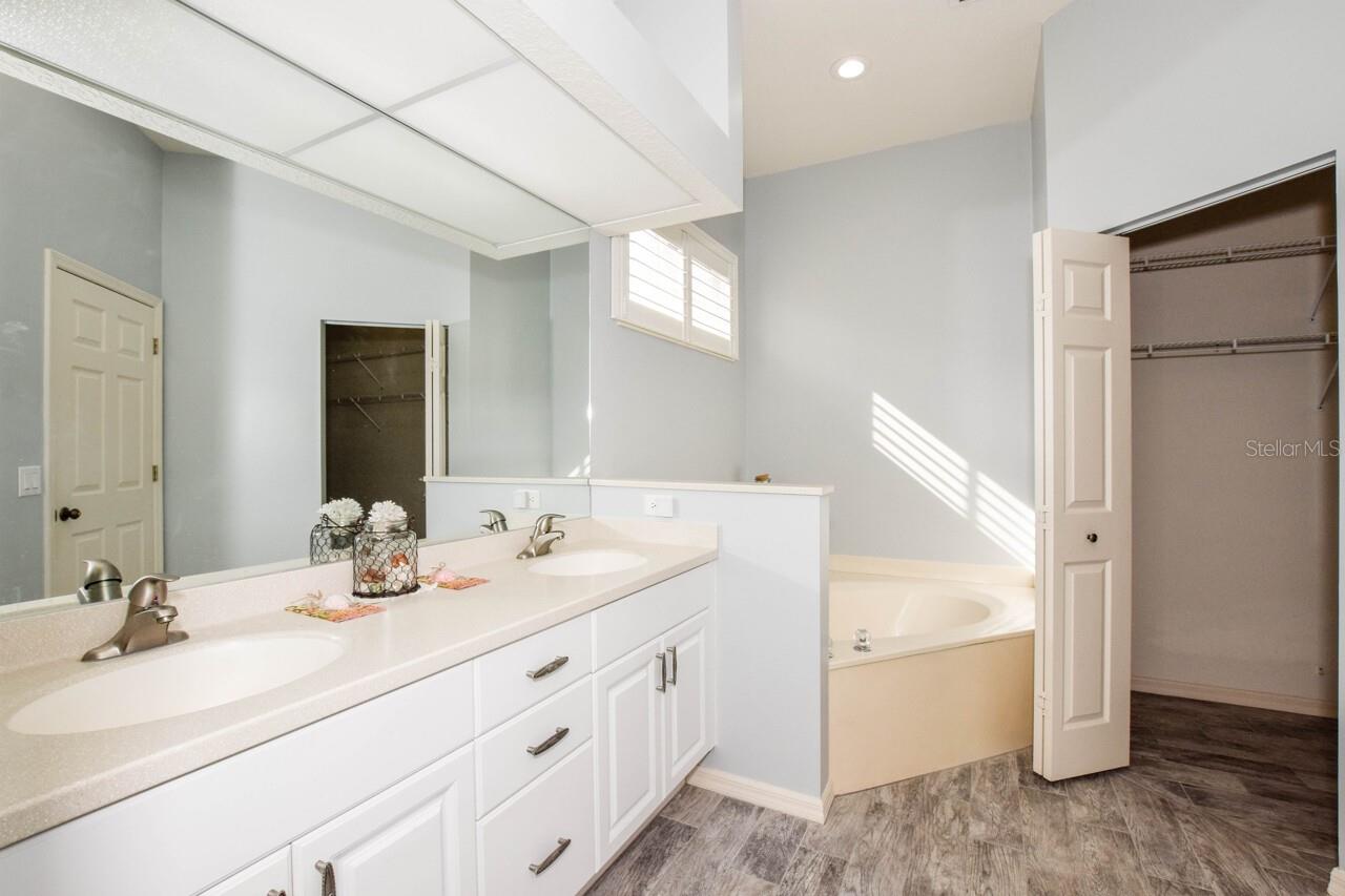 PATIOS ST ANDREWS PARK AT PLANTATION - Residential