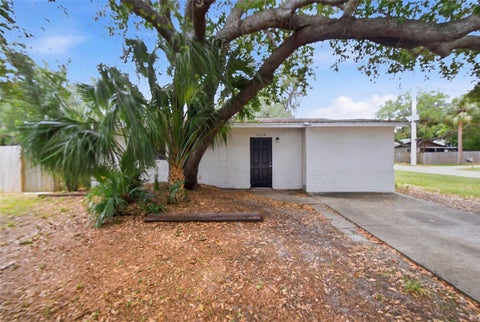 Photo of 6726 S Dauphin Avenue, Tampa, FL 33611 (MLS # O6412872)