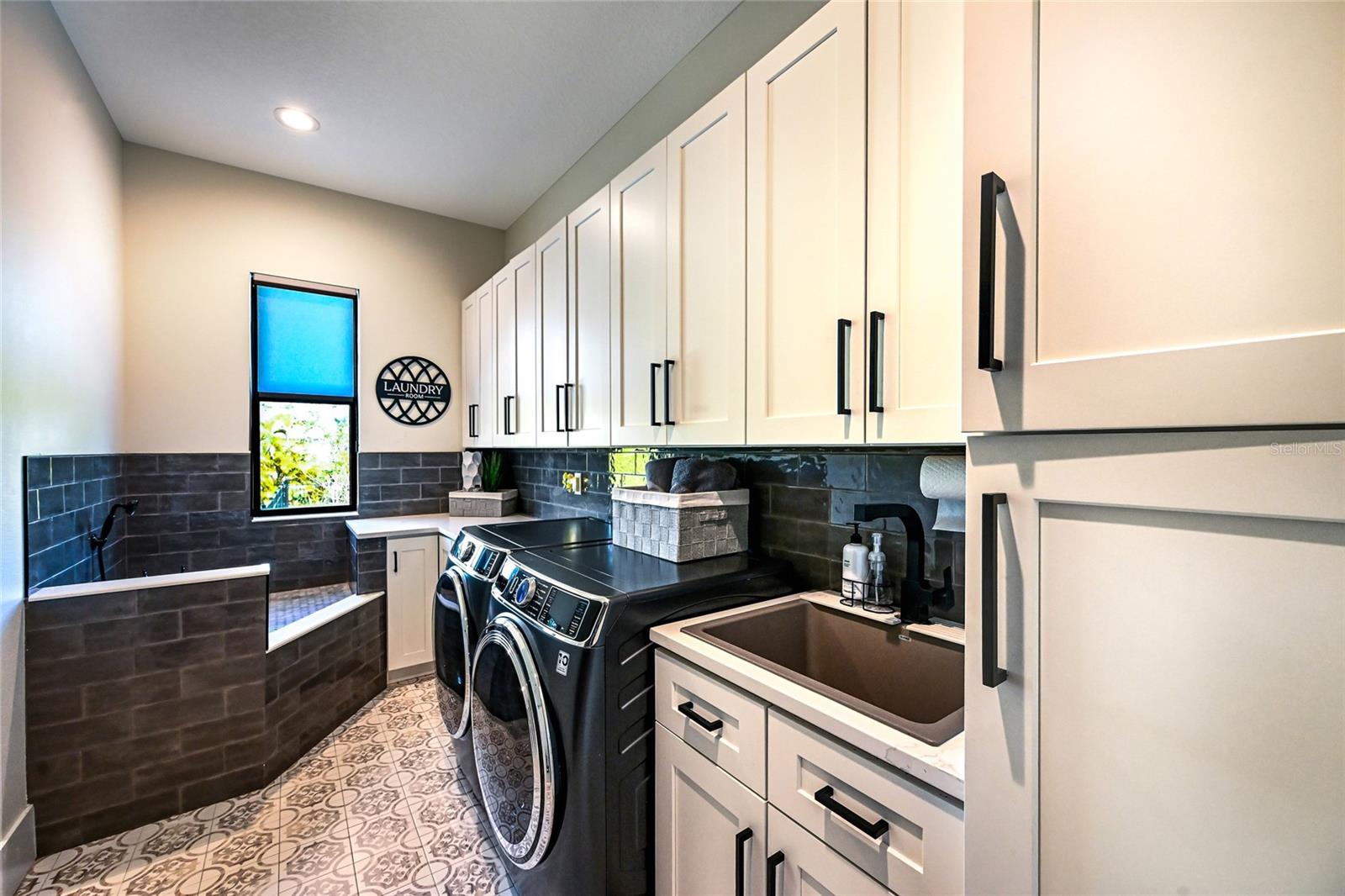 POMELLO CITY CENTRAL UNIT - Residential