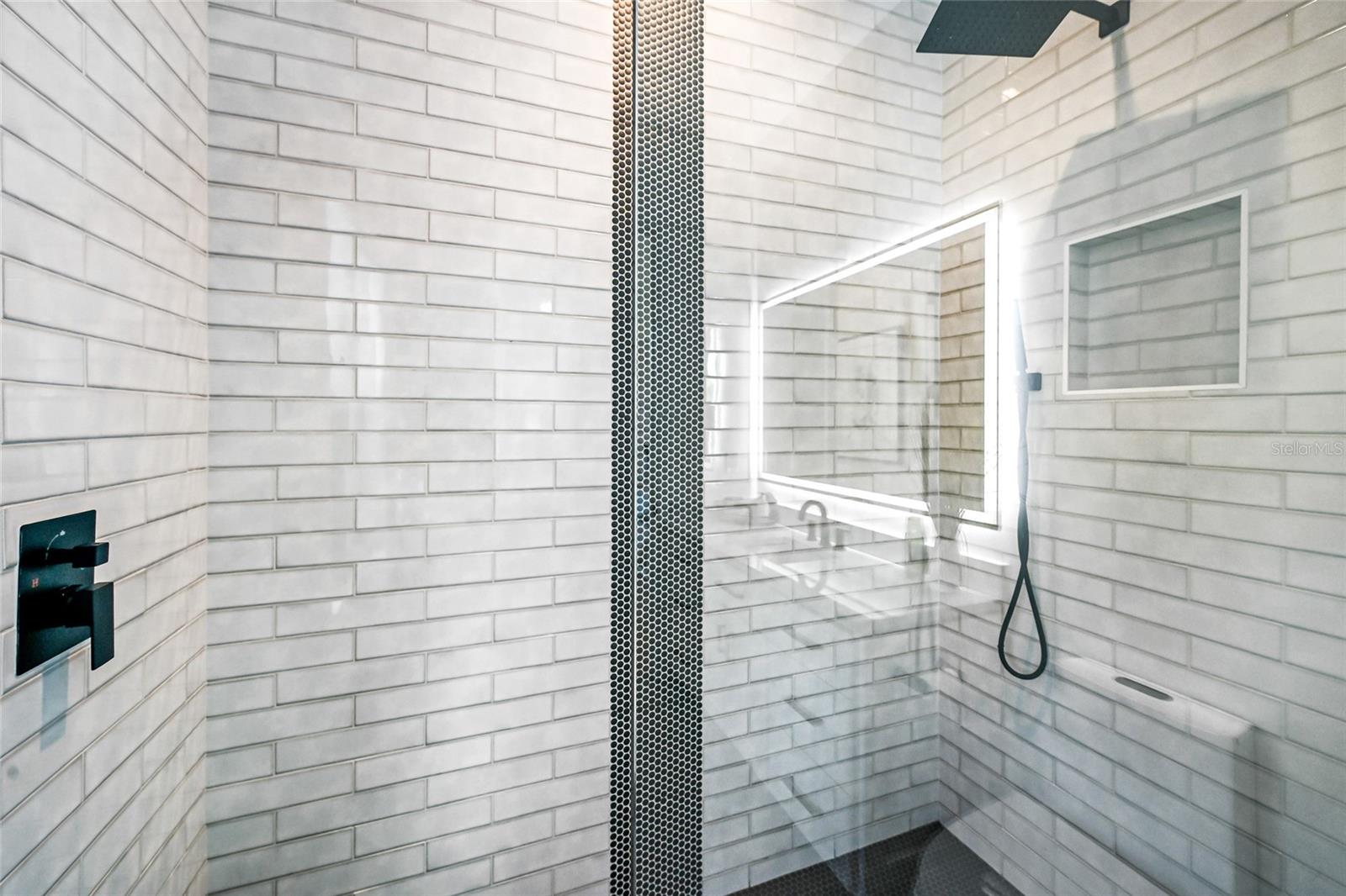 POMELLO CITY CENTRAL UNIT - Residential