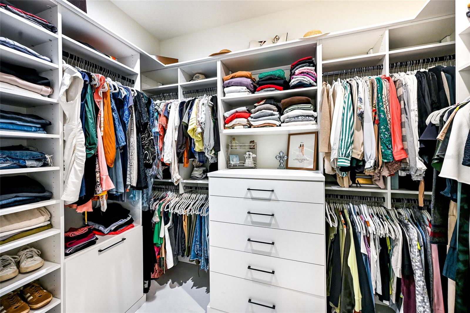 POMELLO CITY CENTRAL UNIT - Residential