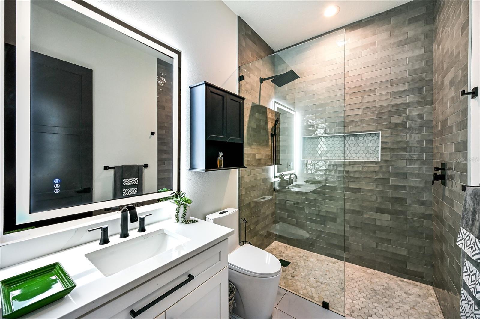 POMELLO CITY CENTRAL UNIT - Residential