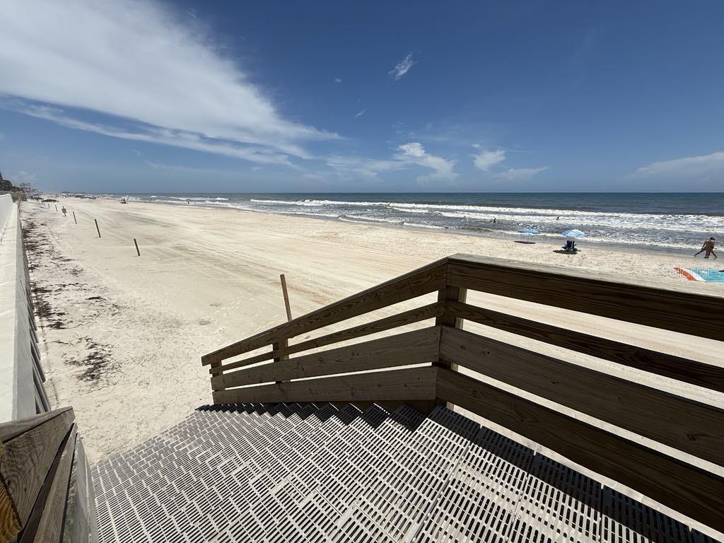 CASTAWAY BEACH RESORT CONDO - Residential