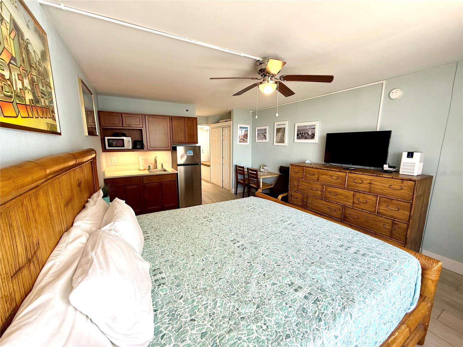 CASTAWAY BEACH RESORT CONDO - Residential