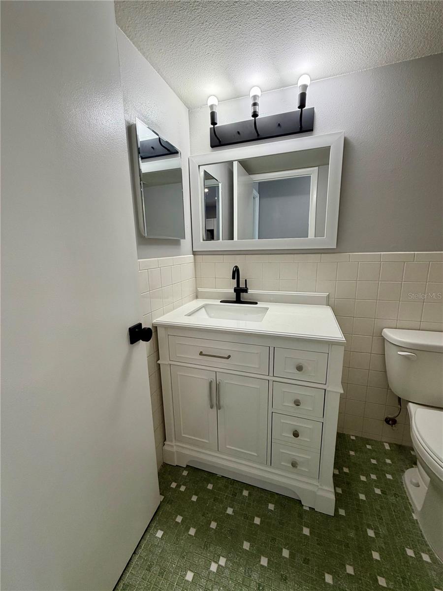 ON TOP OF THE WORLD - Residential Lease