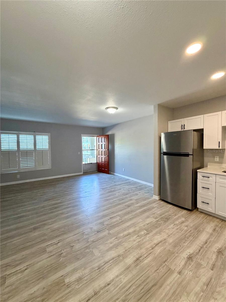 ON TOP OF THE WORLD - Residential Lease