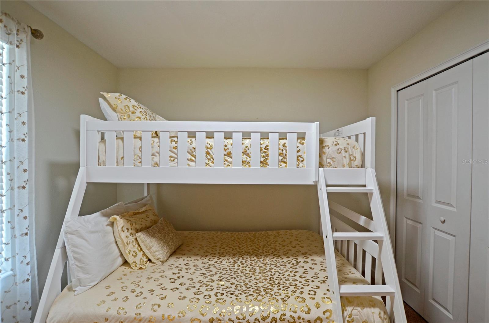 STOREY LAKE - Residential