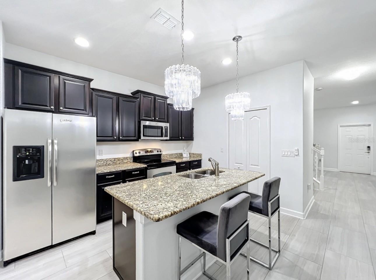 SIGNATURE LAKES PH 02 A B H I J - Residential Lease