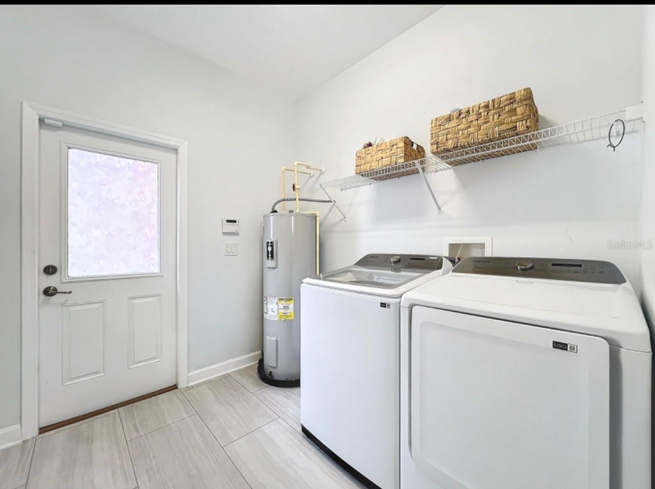 SIGNATURE LAKES PH 02 A B H I J - Residential Lease