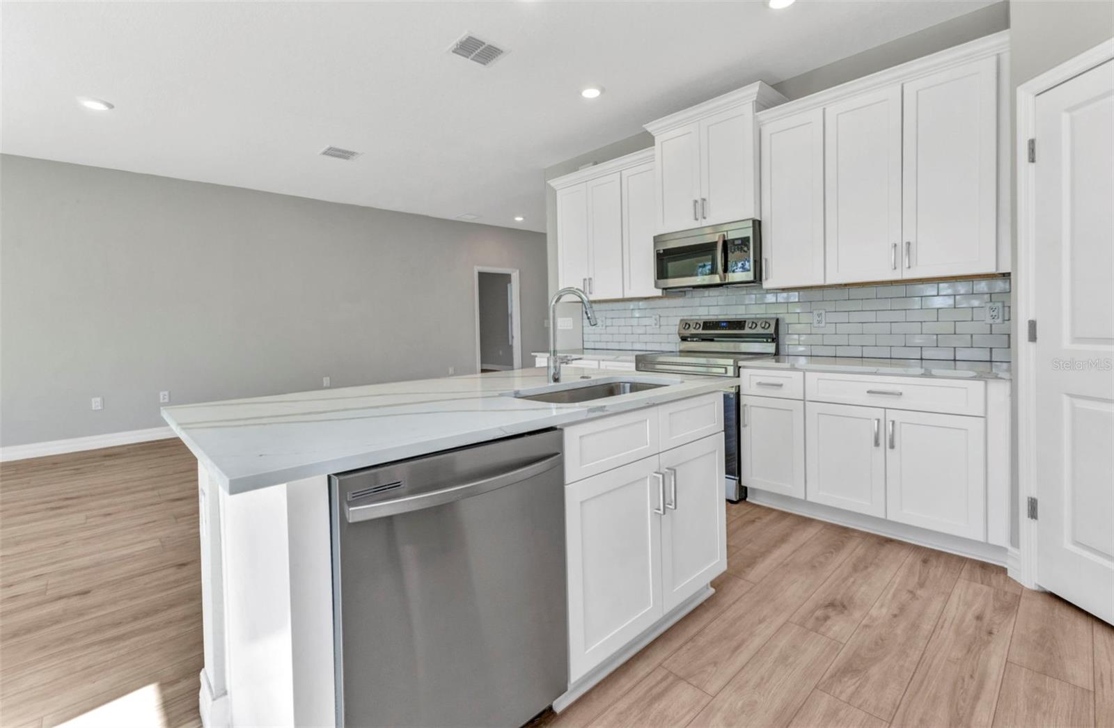 ROTONDA LAKES - Residential