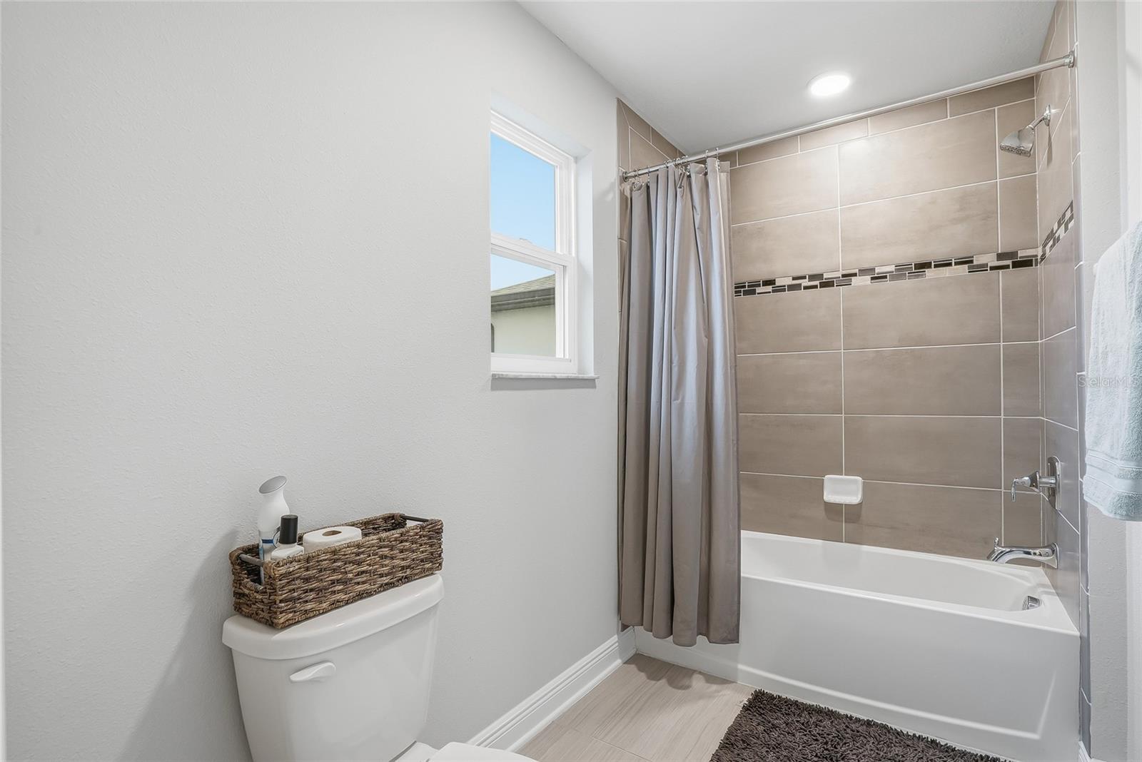 WHISPERING OAKS PRESERVE PH 1 - Residential