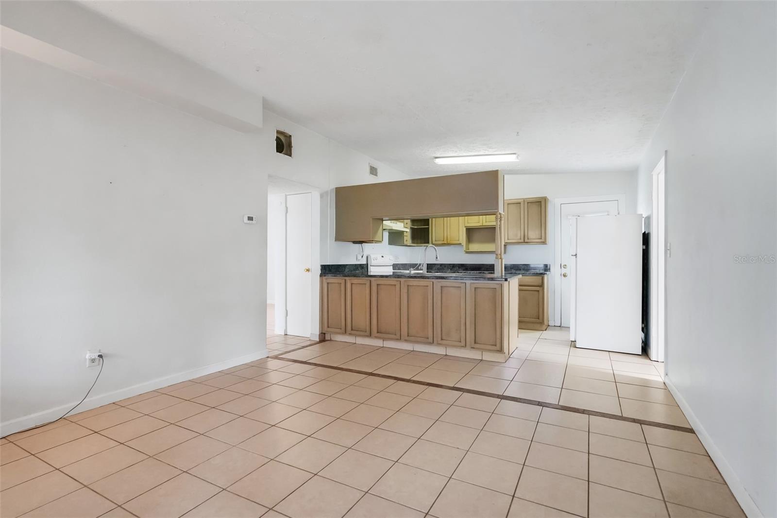 COUNTRY CLUB MANOR UNIT 1 - Residential