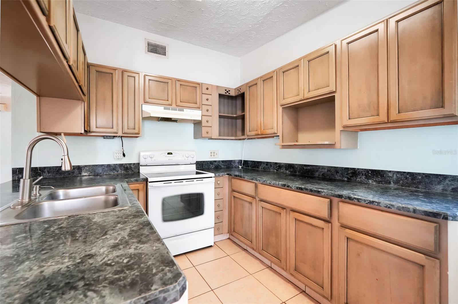 COUNTRY CLUB MANOR UNIT 1 - Residential