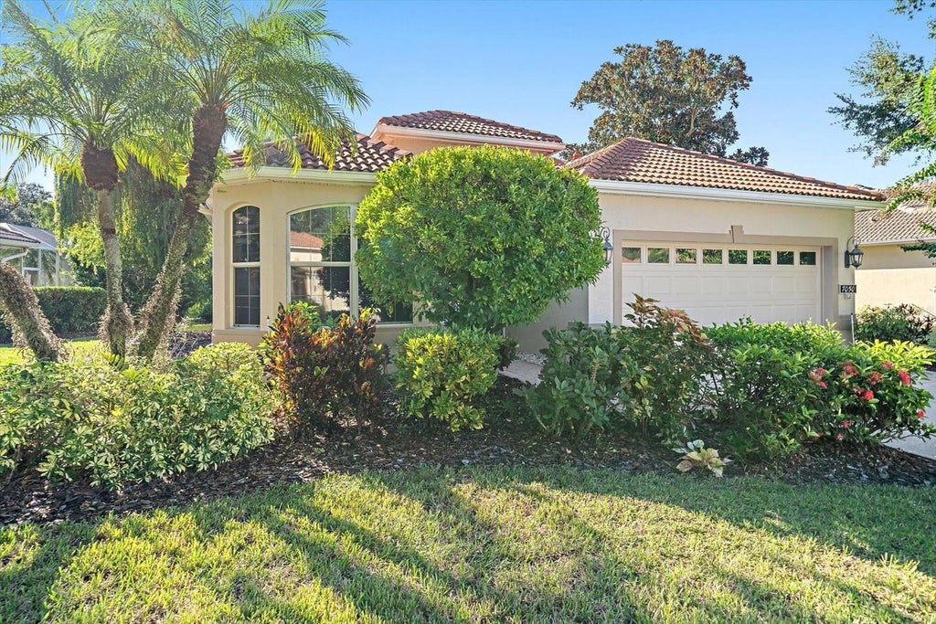Photo of 7050 Owls Nest Terrace, Bradenton, FL 34203 (MLS # A4710368)