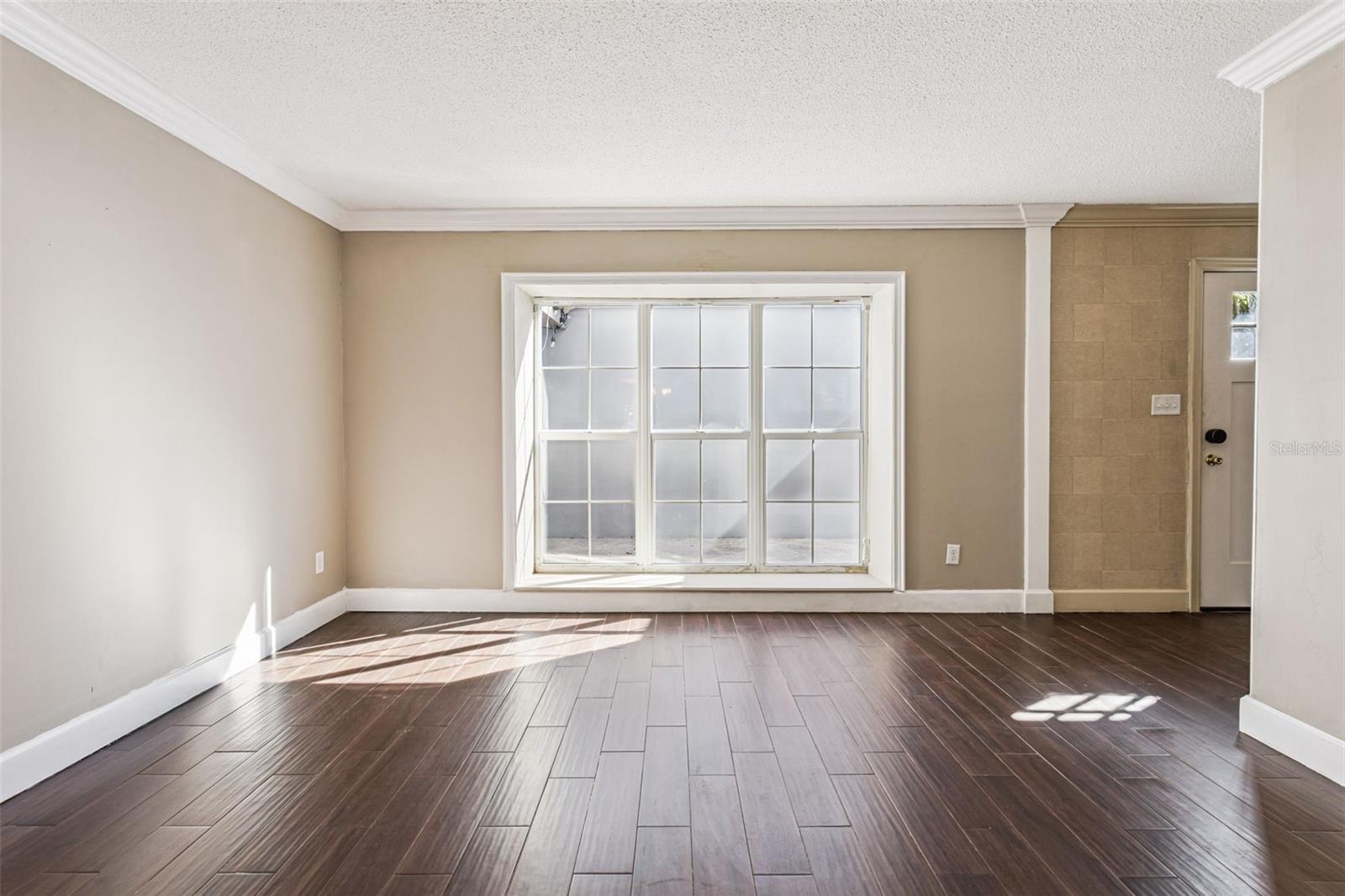 COUNTRY CLUB TWNHS WEST - Residential