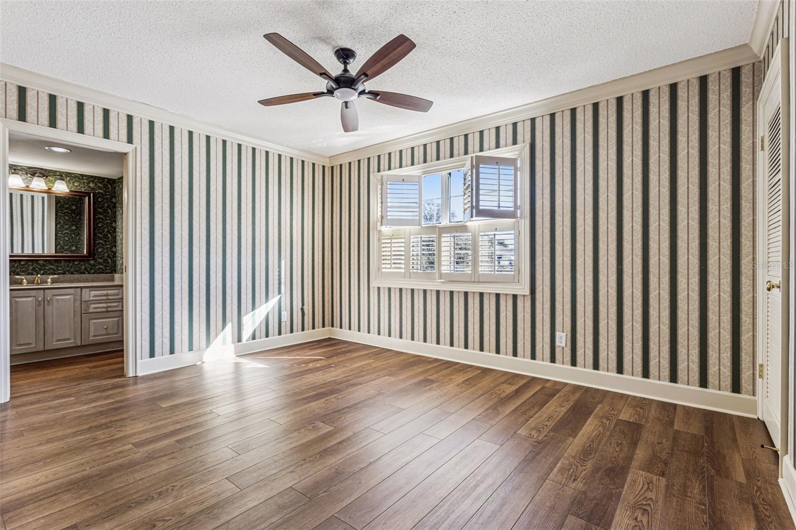 COUNTRY CLUB TWNHS WEST - Residential